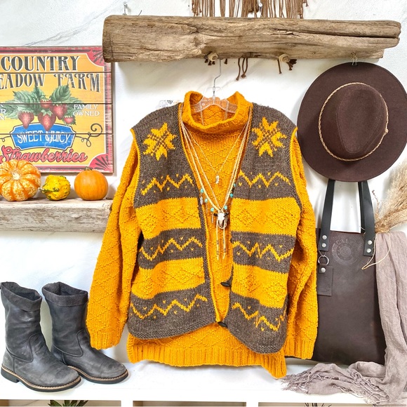 Stunning handcrafted wool sleeveless sweater/vest-cottage western/cowitchan vibe - Picture 3 of 10